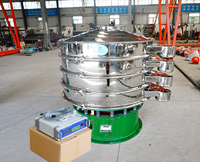 超聲波振動(dòng)篩主要采用超聲波換能器，利用換能器的工作原理能夠減少物料的堵網(wǎng)情況，提高篩分產(chǎn)量。