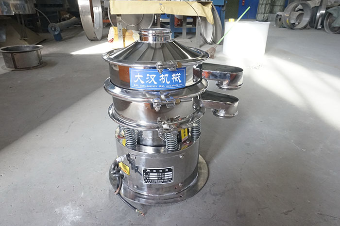 不銹鋼小型振動(dòng)篩材質(zhì)使用不銹鋼與碳制造而成。